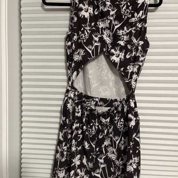 XS DYNAMITE OPEN BACK ROMPER - Picture 3 of 3